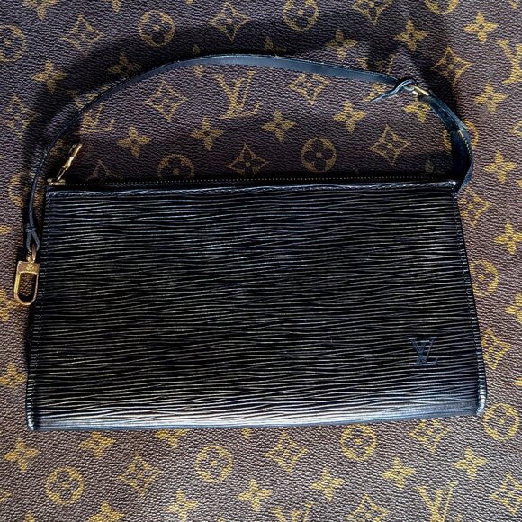 LOUIS VUITTON Black Epi Leather Accessories Pochette 24 Bag - Picture 8 of 15